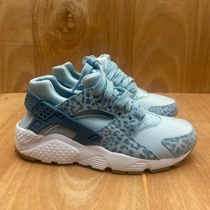 Nike Huarache Run size 6.5W/5Y